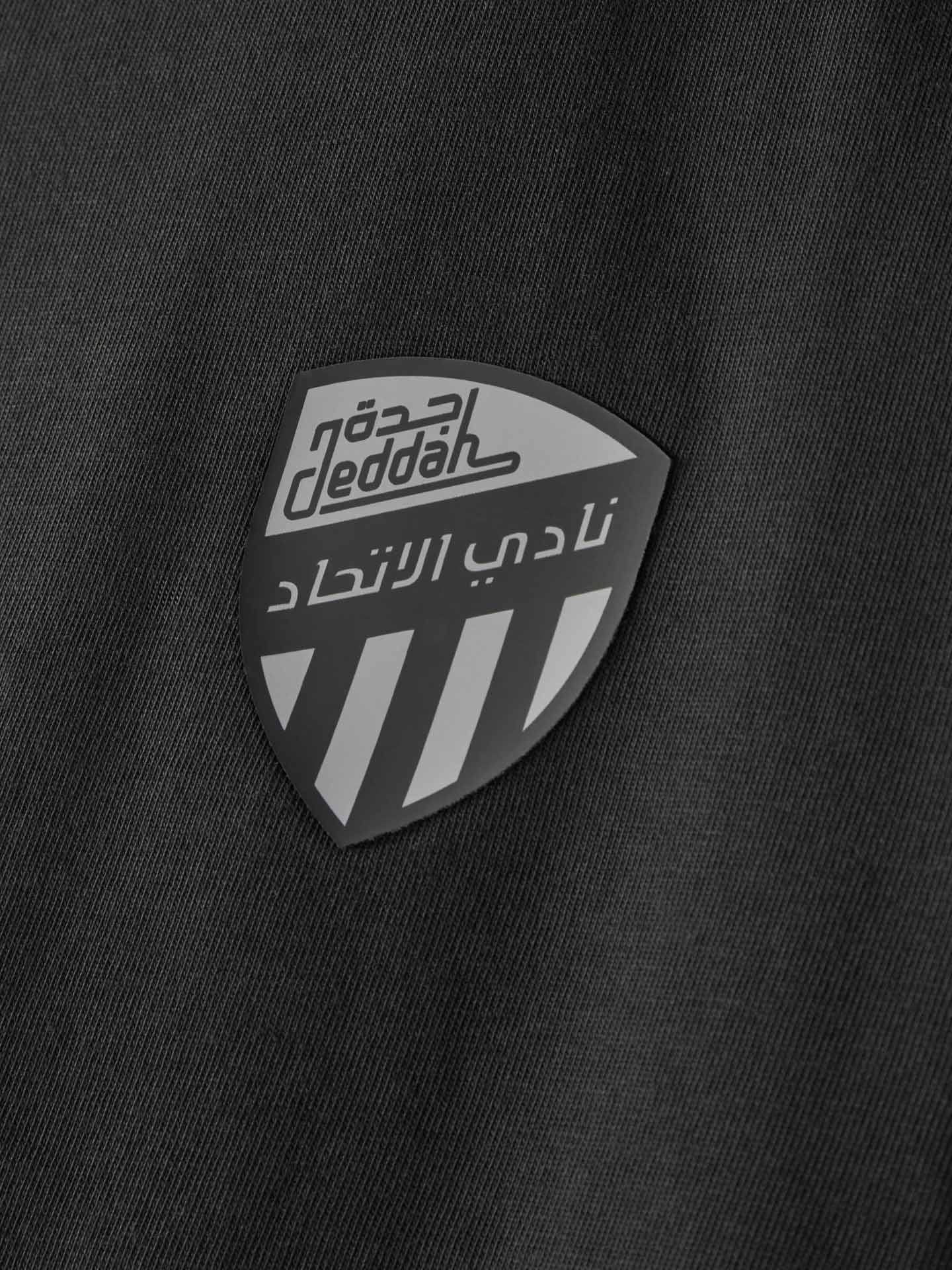 تيشيرت بشعار الدرع – بلاك آوت - Image 3